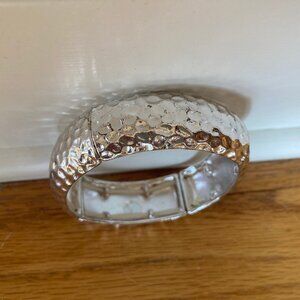 Hammered Silver Tone Stretch Bracelet